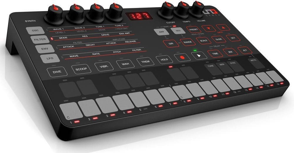 IK Multimedia UNO Synth - монофонический аналоговый синтезатор, 27 клавиш в магазине для музыкантов Рок-н-Ролл